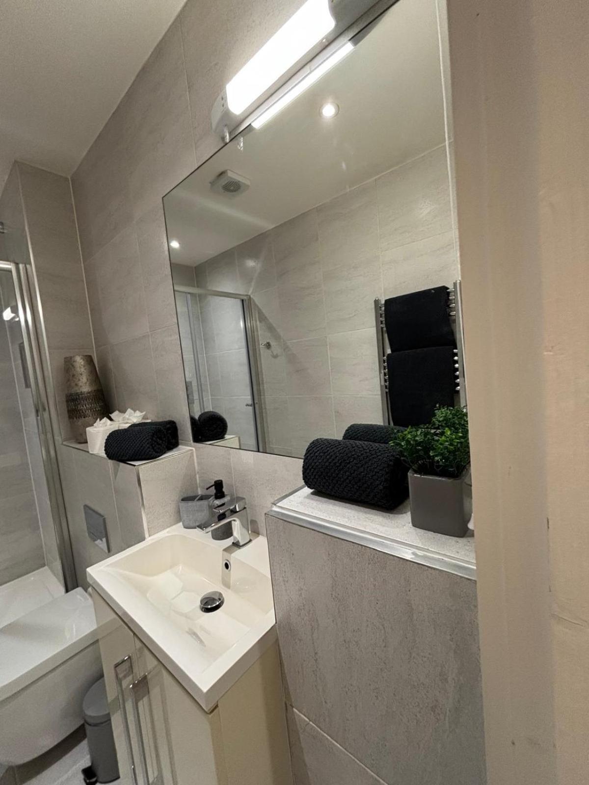 Apartment Gogmore Lane Chertsey