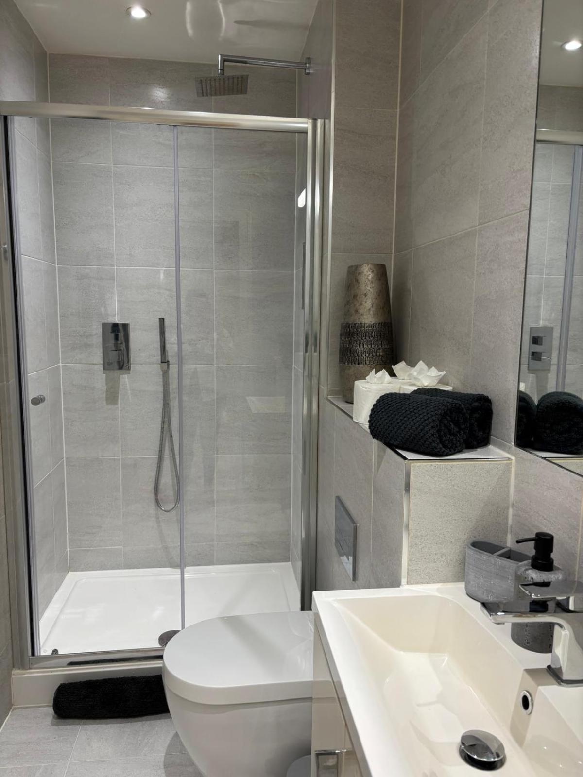 Gogmore Lane Apartment