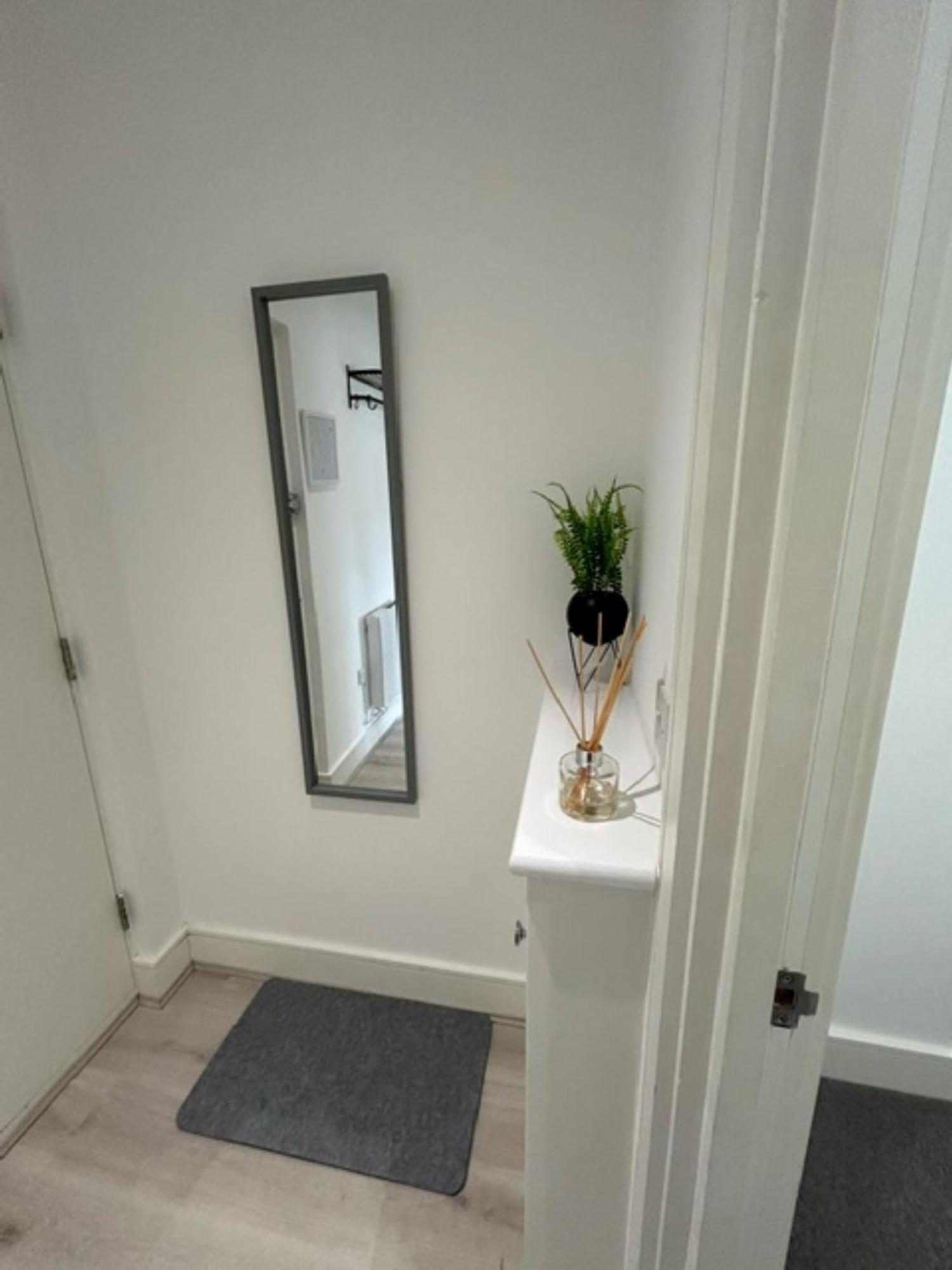 Gogmore Lane Apartment *