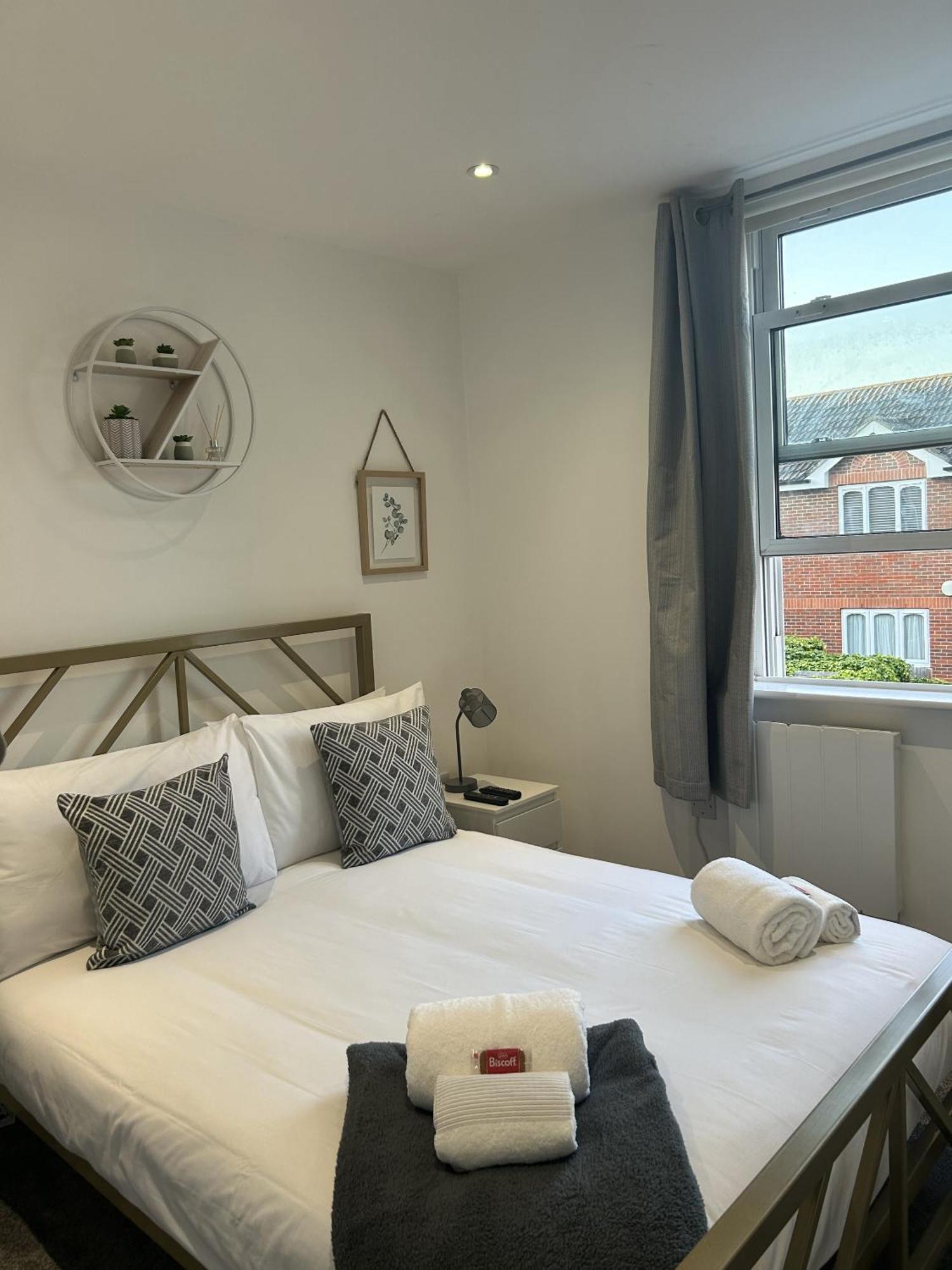 Gogmore Lane Apartment Chertsey