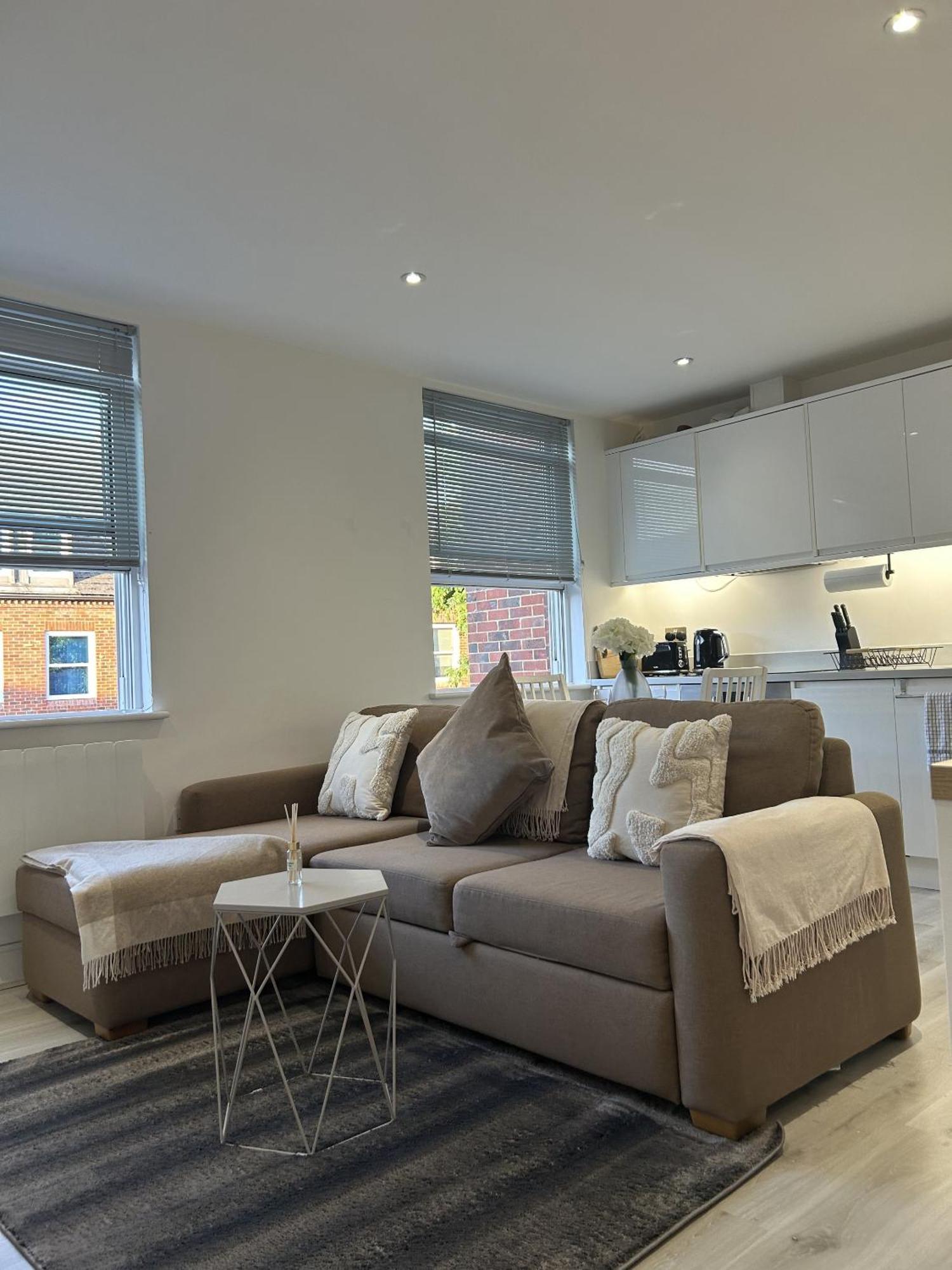 Gogmore Lane Apartment *