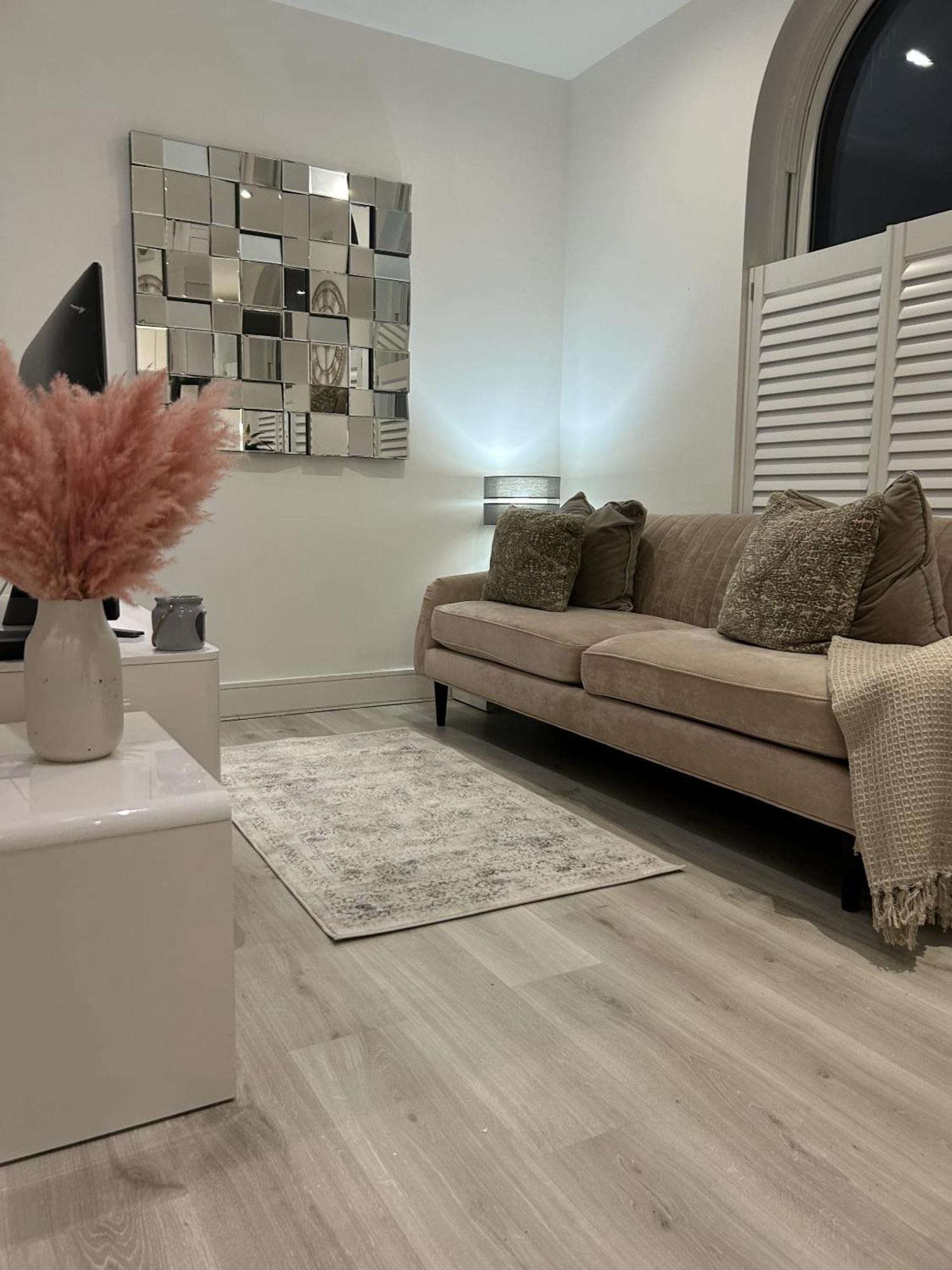 Gogmore Lane Apartment Chertsey