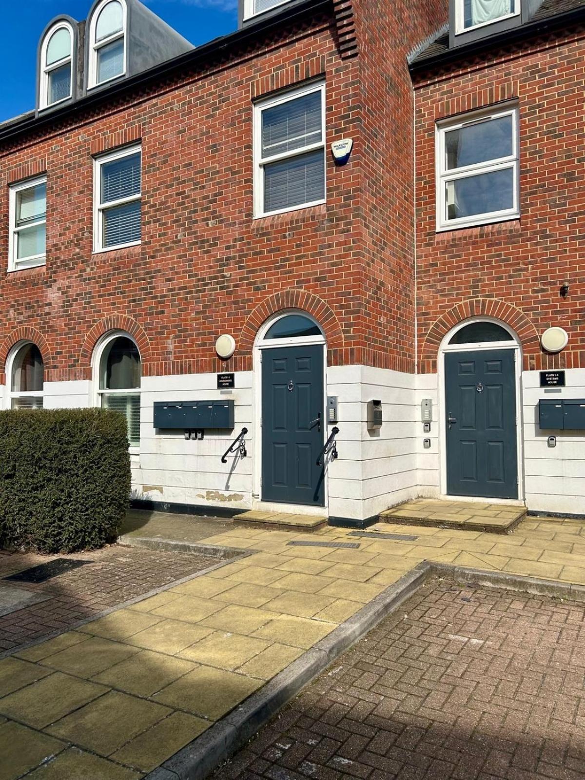 Gogmore Lane Apartment *