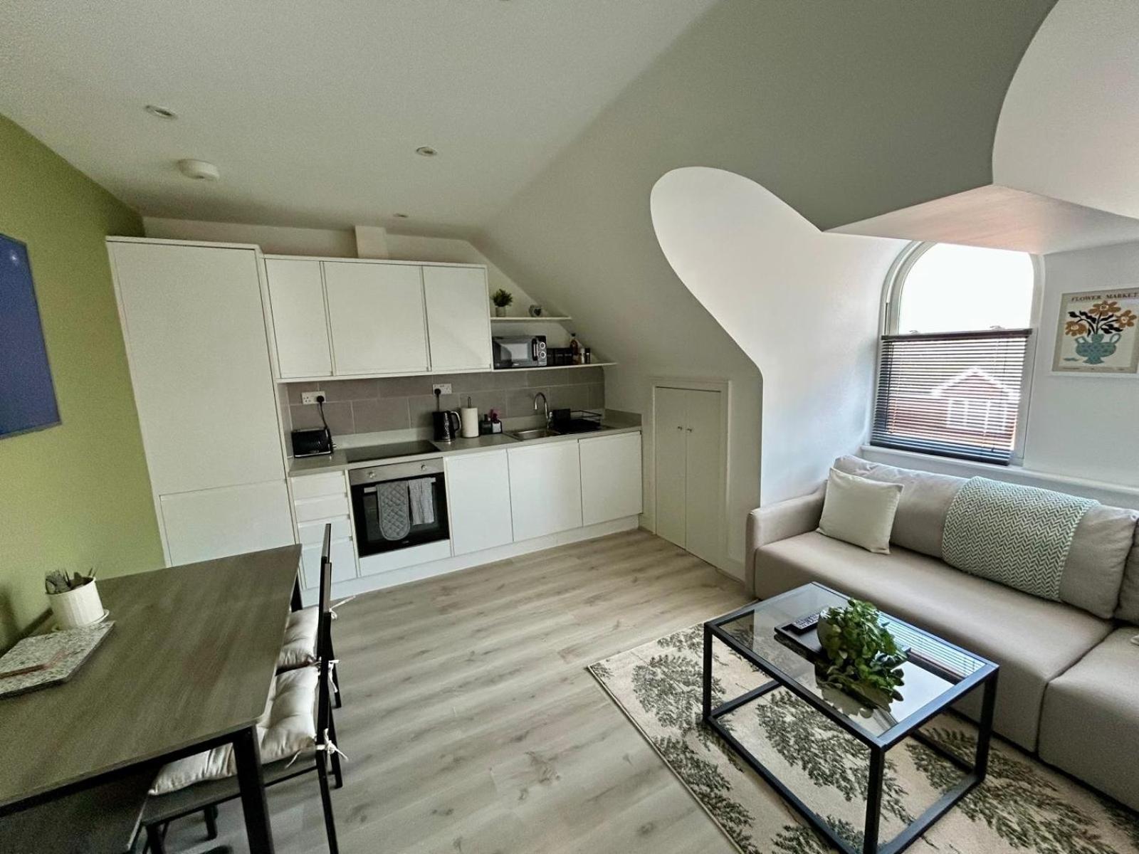 Apartment Gogmore Lane Chertsey