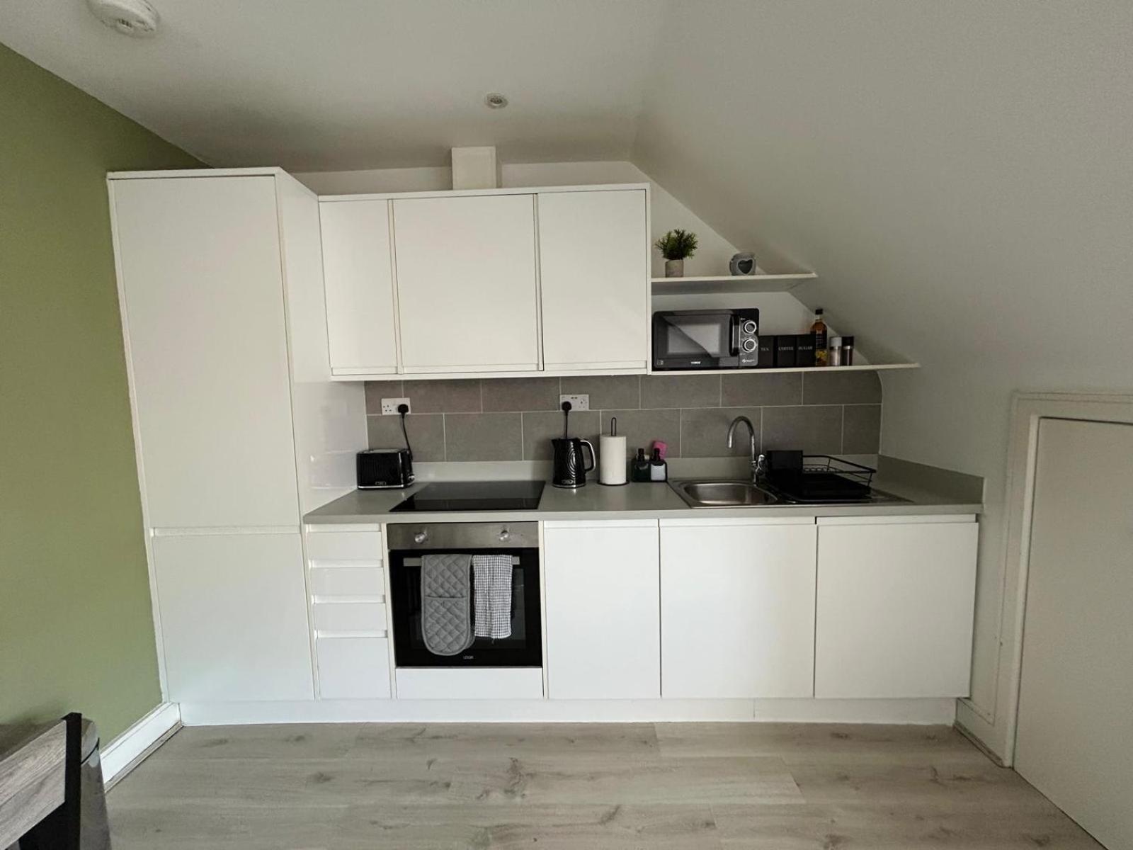 Gogmore Lane Apartment