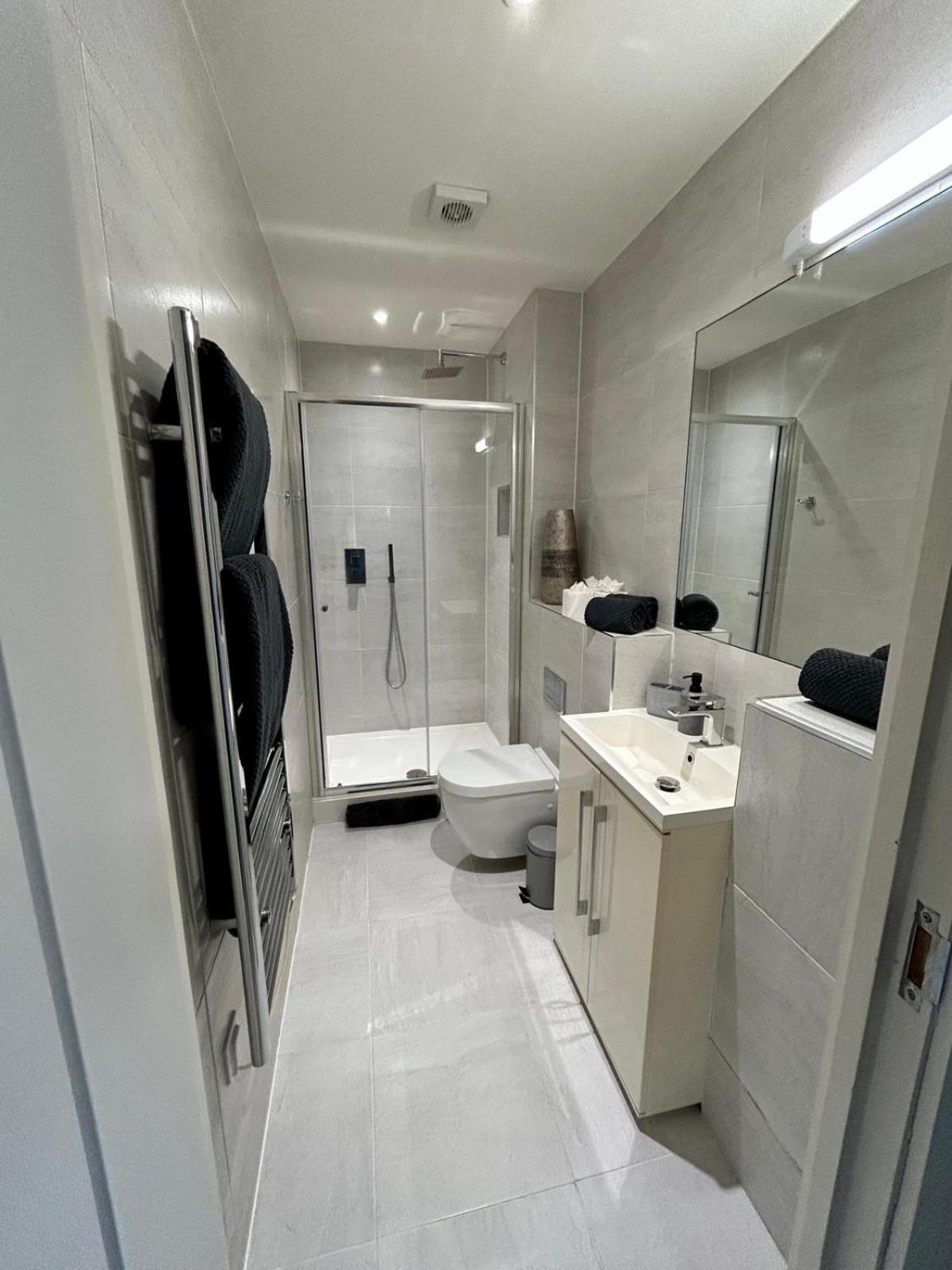 Apartment Gogmore Lane Chertsey
