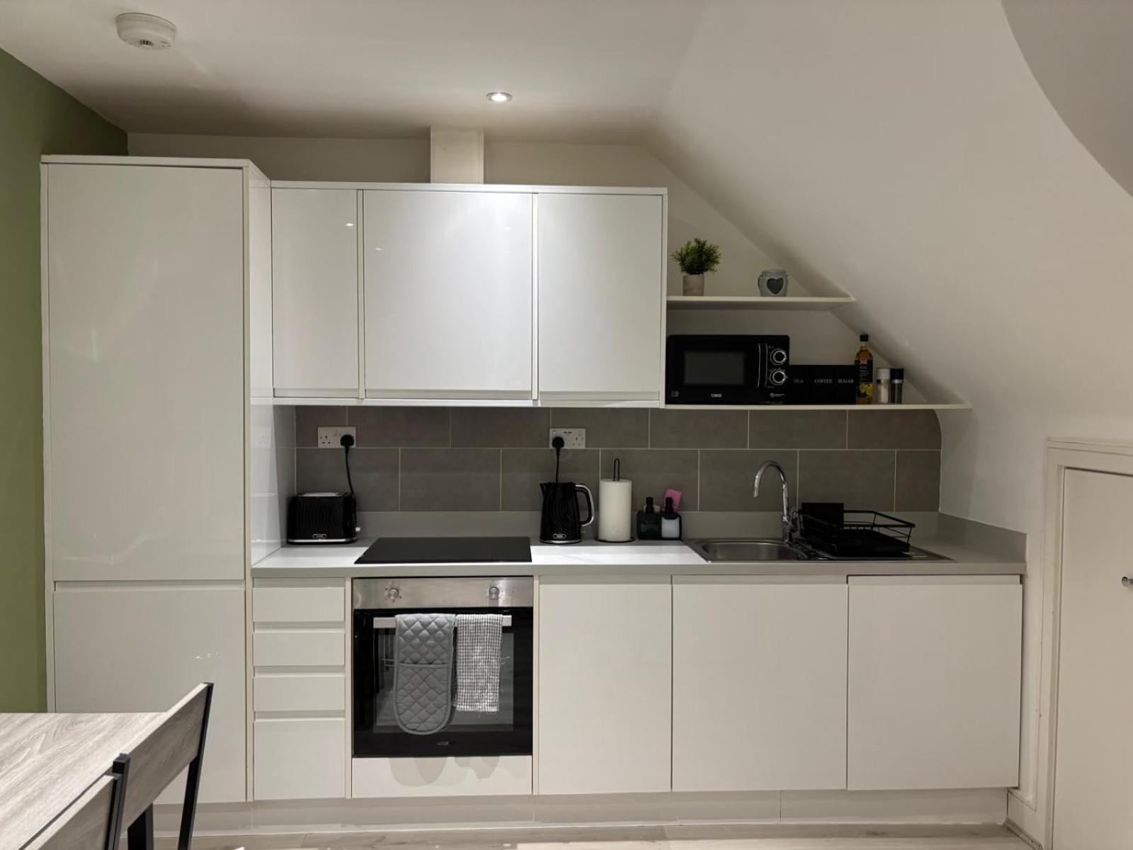 Gogmore Lane Apartment *