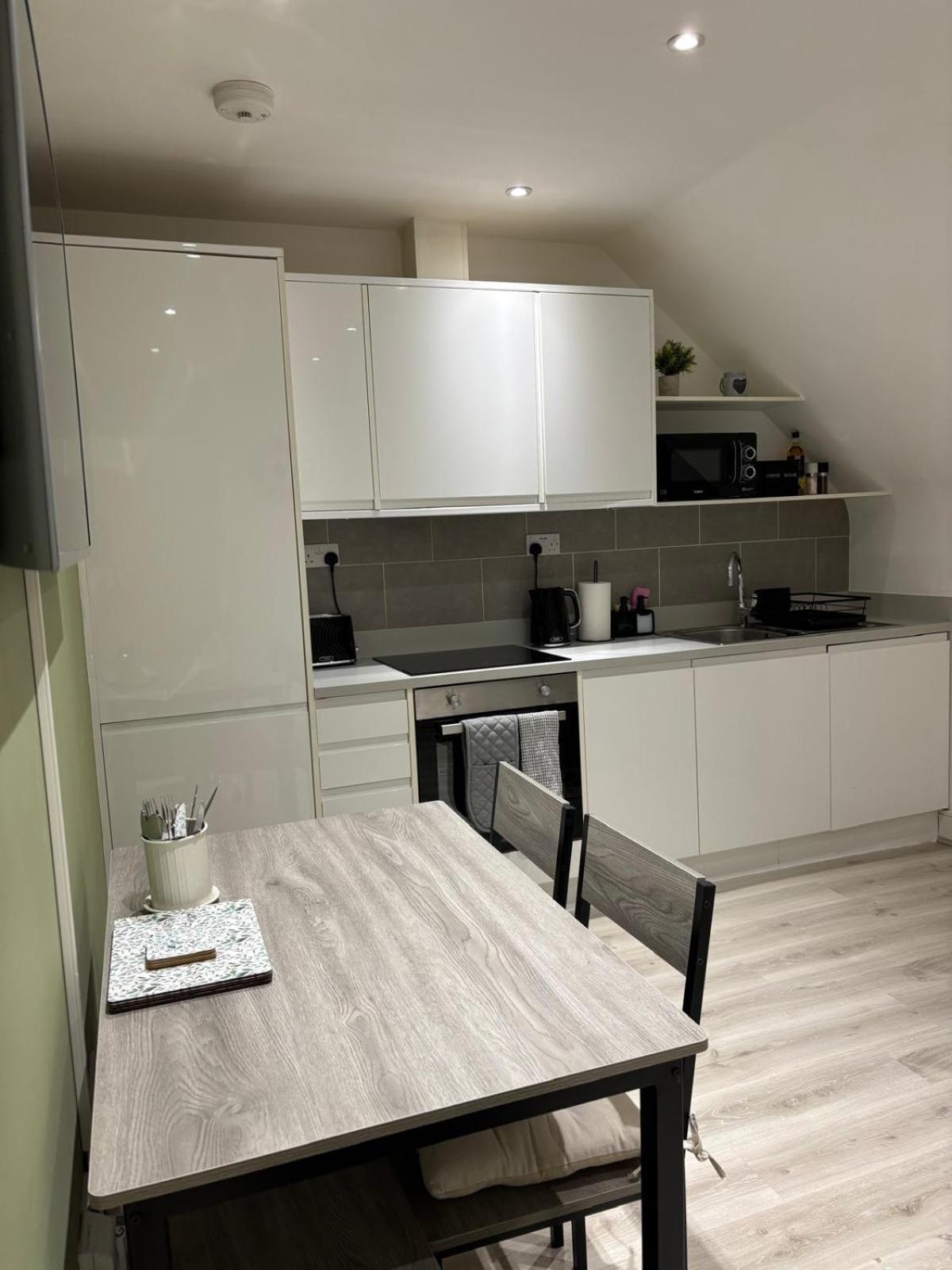 Gogmore Lane Apartment Chertsey