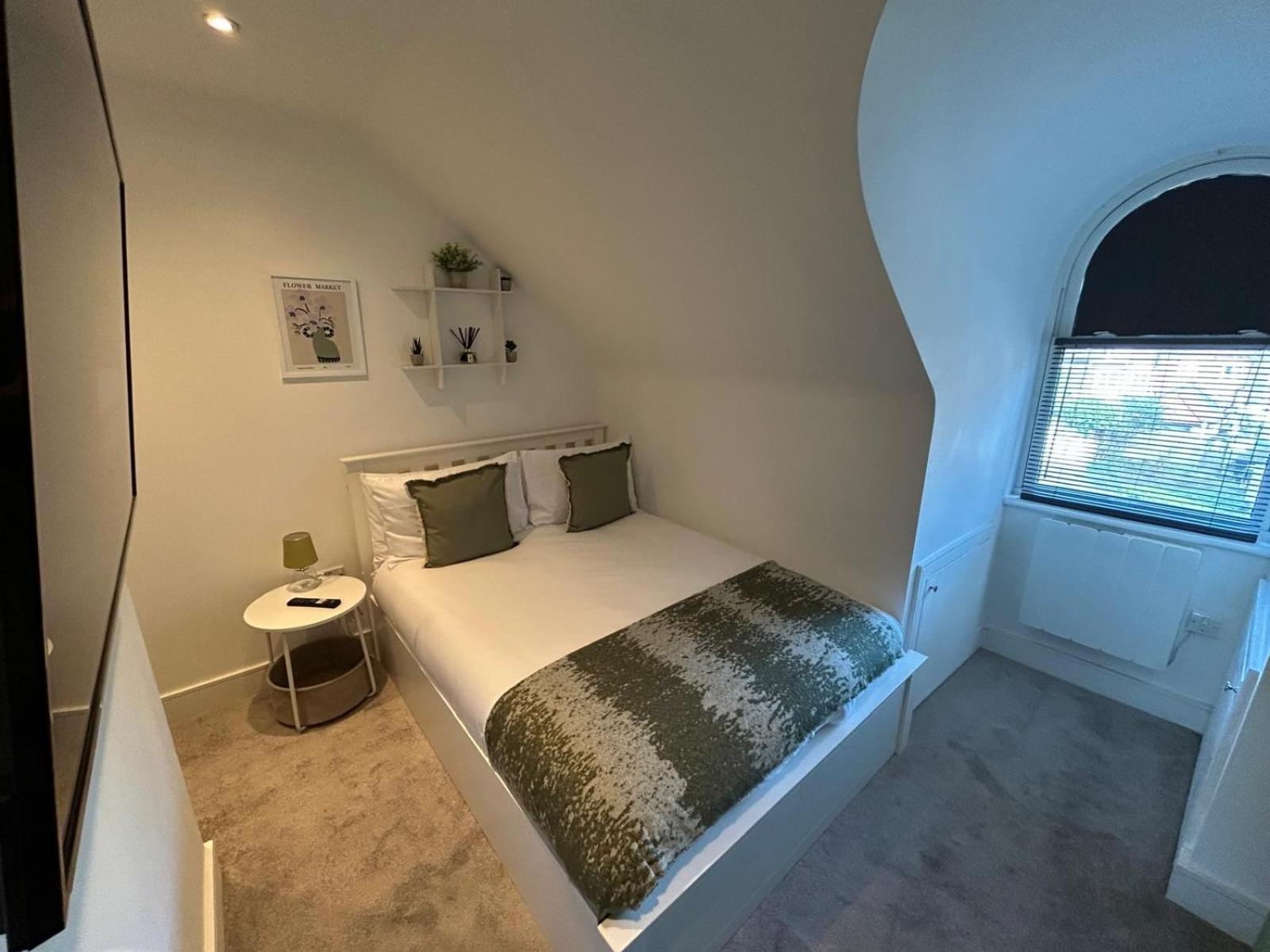 Gogmore Lane Apartment *