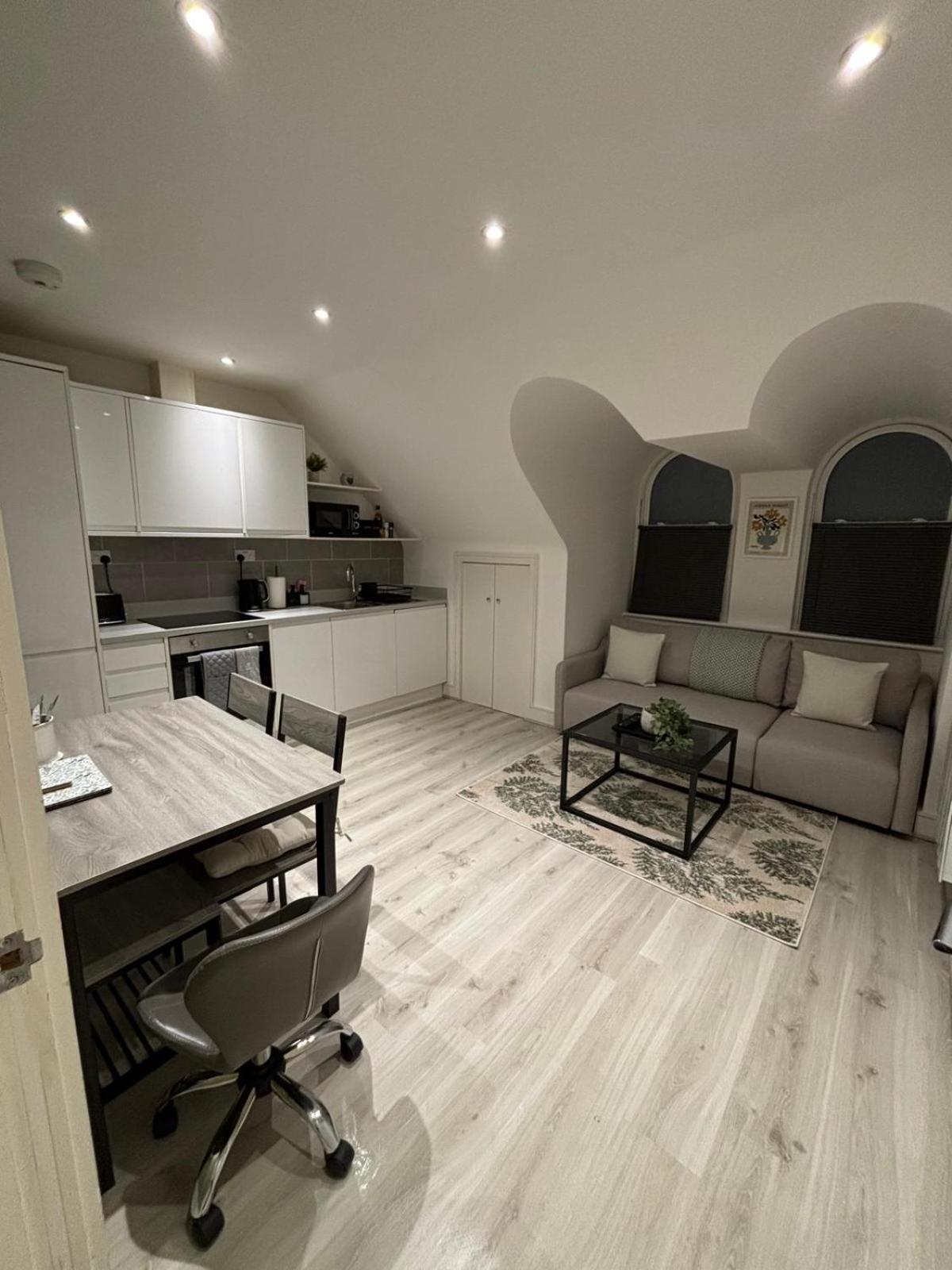 Apartment Gogmore Lane Chertsey